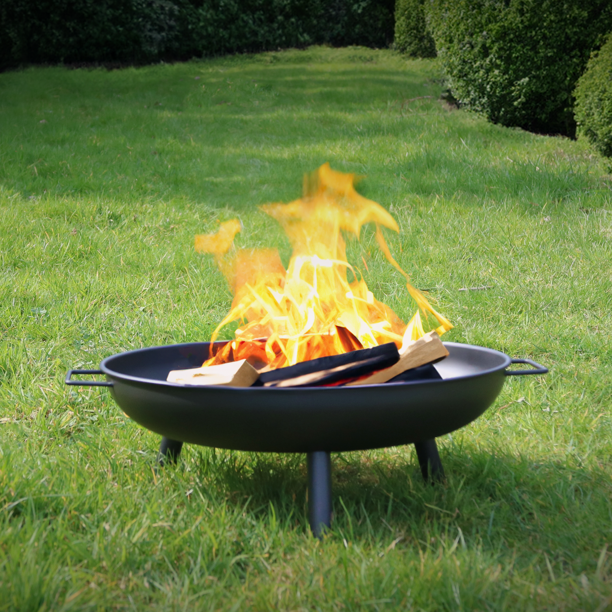 Feuerschale mit drei Standfüßen, Durchmesser 58 cm, schwarz